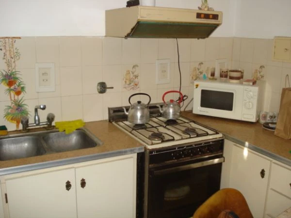 5 Ambientes en Excelente Estado - Cochera Cerrada y Descubierta - A 4 cuadras del mar - Casa/Chalet en Costa Azul
