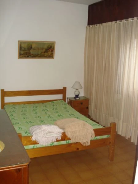 5 Ambientes en Excelente Estado - Cochera Cerrada y Descubierta - A 4 cuadras del mar - Casa/Chalet en Costa Azul