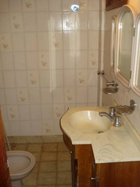 5 Ambientes en Excelente Estado - Cochera Cerrada y Descubierta - A 4 cuadras del mar - Casa/Chalet en Costa Azul