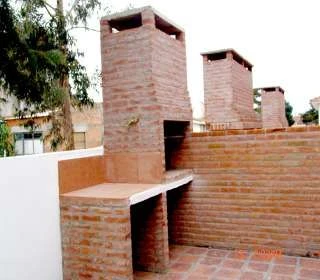 4 Hermosos Ambientes - Entrada de Auto - Hecho por la Arquitecta Elsa Gonzalez - A 2 cuadras del mar - a 1 cuadra de Av. Sarmiento - Dúplex/Tríplex en Aguas Verdes
