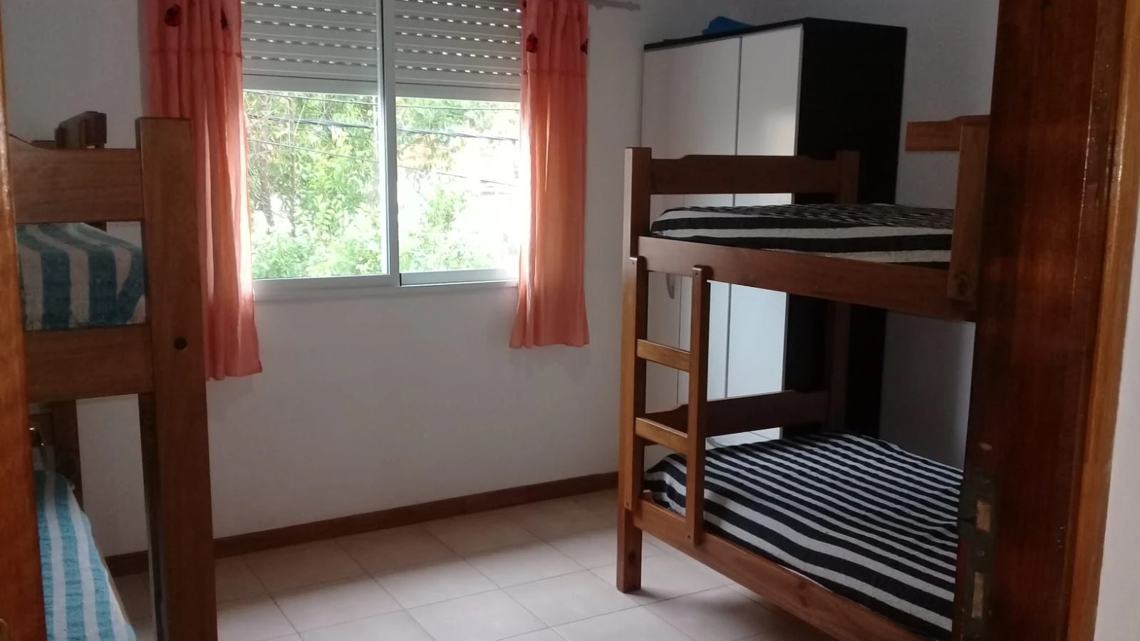 4 Ambientes - Cochera Cubierta y Cerrada - Barrio San Rafael - A 1 cuadra del mar - a 7 cuadras de Av. Libertador - Departamento en Mar de Ajó