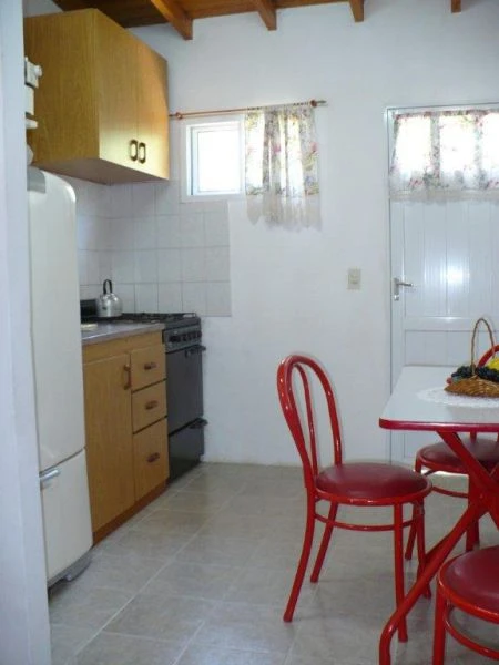 2 Ambientes con Estacionamiento - Luminoso Tranquilo y Seguro - Zona Comercial - A 8 cuadras de playa - frente a una plaza arbolada - Departamento en Mar de Ajó