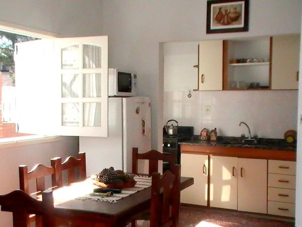 3 Ambientes Muy Comodos - Entrada de auto - Calle Asfaltada - A 2 cuadras del mar - a 4 cuadras del muelle de pesca - a 4 cuadras del centro comercial - Casa/Chalet en La Lucila del Mar