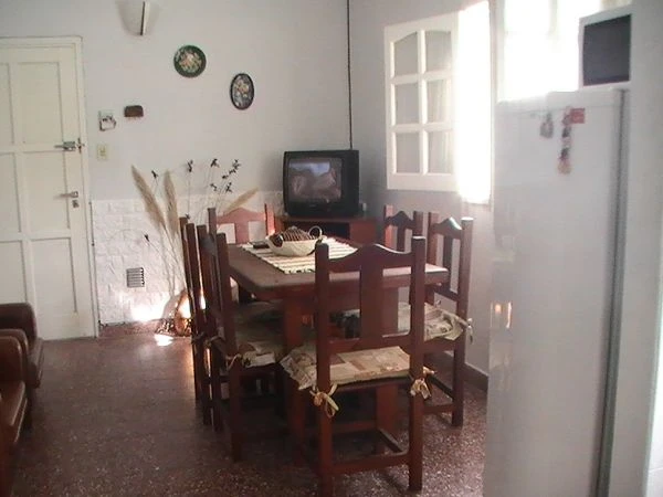 3 Ambientes Muy Comodos - Entrada de auto - Calle Asfaltada - A 2 cuadras del mar - a 4 cuadras del muelle de pesca - a 4 cuadras del centro comercial - Casa/Chalet en La Lucila del Mar