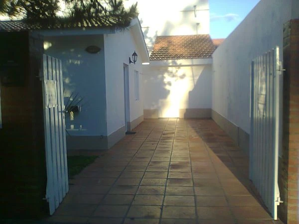 3 Ambientes Muy Comodos - Entrada de auto - Calle Asfaltada - A 2 cuadras del mar - a 4 cuadras del muelle de pesca - a 4 cuadras del centro comercial - Casa/Chalet en La Lucila del Mar