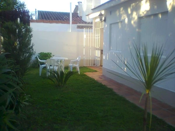 3 Ambientes Muy Comodos - Entrada de auto - Calle Asfaltada - A 2 cuadras del mar - a 4 cuadras del muelle de pesca - a 4 cuadras del centro comercial - Casa/Chalet en La Lucila del Mar