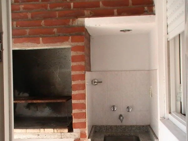 3 Ambientes Muy Comodos - Entrada de auto - Calle Asfaltada - A 2 cuadras del mar - a 4 cuadras del muelle de pesca - a 4 cuadras del centro comercial - Casa/Chalet en La Lucila del Mar