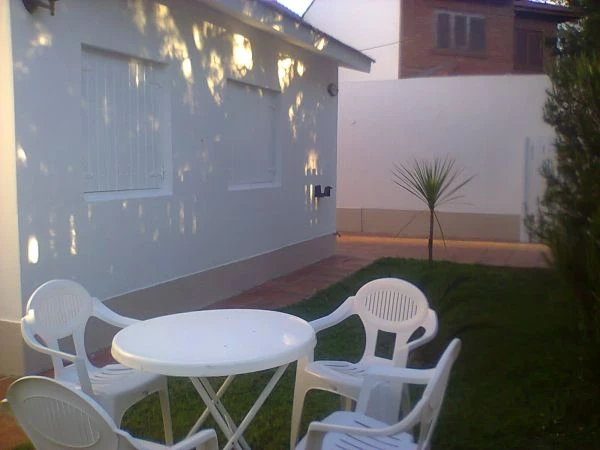 3 Ambientes Muy Comodos - Entrada de auto - Calle Asfaltada - A 2 cuadras del mar - a 4 cuadras del muelle de pesca - a 4 cuadras del centro comercial - Casa/Chalet en La Lucila del Mar