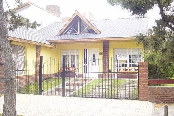 Excelente casa 5 ambientes en pleno centro! - Se alquila sólo por quincena completa y sólo a través de este aviso - Casa/Chalet en San Bernardo