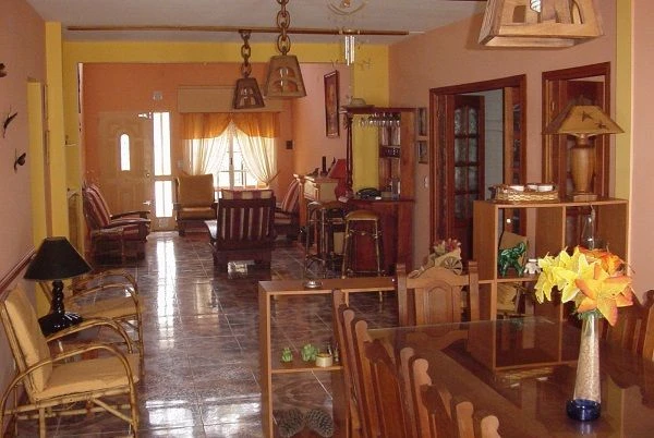 Excelente casa 5 ambientes en pleno centro! - Se alquila sólo por quincena completa y sólo a través de este aviso - Casa/Chalet en San Bernardo