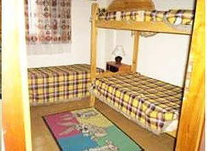 4 Ambientes - Hermosa zona Residencial - Frente a la Plaza Don Bosco - Entrada para Coche - A 4 cuadras del mar - a 3 cuadras de la peatonal - a 6 de la Av. San Bernardo - Dúplex/Tríplex en San Bernardo