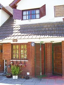 3 Ambientes - Cochera con Rejas en su Frente - A 5 cuadras del mar - a 1 cuadra de la plaza principal - Dúplex/Tríplex en San Bernardo