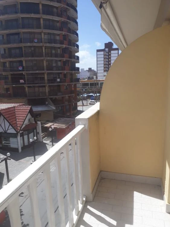 3 Ambientes a la Calle - 3er Piso por Ascensor - Pleno Centro - a 1 cuadra del mar - Departamento en San Bernardo