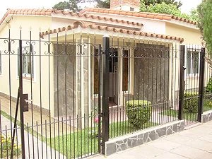 3 Ambientes - Muy Luminoso - Entrada de Garage con Rejas - A 6 cuadras de la playa - zona familiar - Casa/Chalet en Mar de Ajó