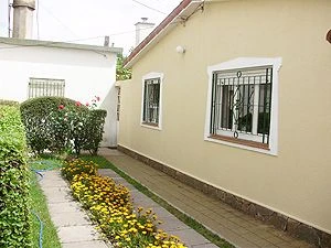 3 Ambientes - Muy Luminoso - Entrada de Garage con Rejas - A 6 cuadras de la playa - zona familiar - Casa/Chalet en Mar de Ajó
