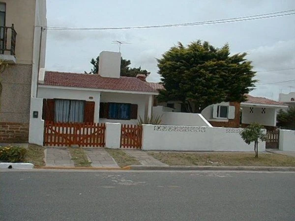 Solar Aguas Verdes - 3 Ambientes - Entrada de Auto - A ½ Cuadra del Mar - a 1 Cuadra de la Calle Principal - Casa/Chalet en Aguas Verdes