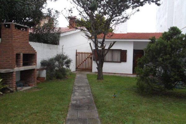 Solar Aguas Verdes - 3 Ambientes - Entrada de Auto - A ½ Cuadra del Mar - a 1 Cuadra de la Calle Principal - Casa/Chalet en Aguas Verdes