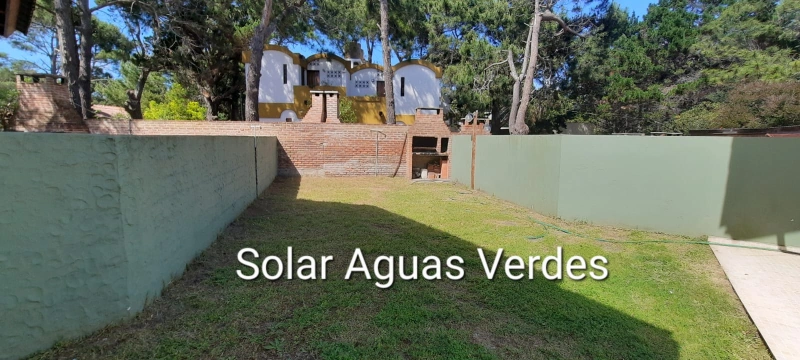 Solar Aguas Verdes - 4 Ambientes - Confort - Detalles de categoria - Entrada de Auto - A 2 1/2 cuadras del mar sobre calle principal asfaltada, entrada de Aguas Verdes. - Dúplex/Tríplex en Aguas Verdes