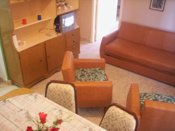 2 Ambientes en 5to Piso - Edificio Lisandro de la Torre - Pleno Centro - Edificio frente al mar (contrafrente) - a ½ cuadra de Av. Libertador - Departamento en Mar de Ajó