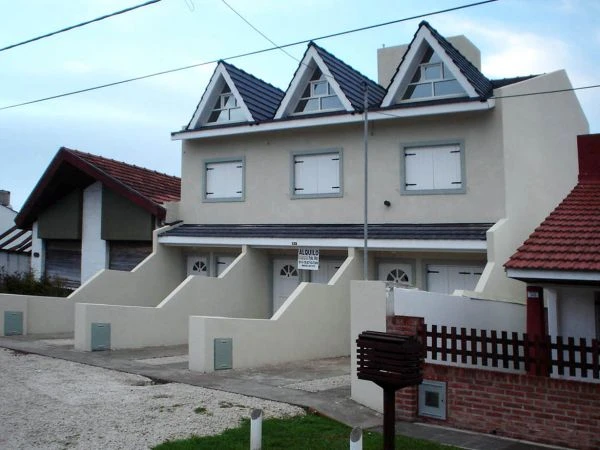 Muy Amplio y Luminoso - Muy Buena Ubicación - A una cuadra del mar - Dúplex/Tríplex en Santa Clara del Mar