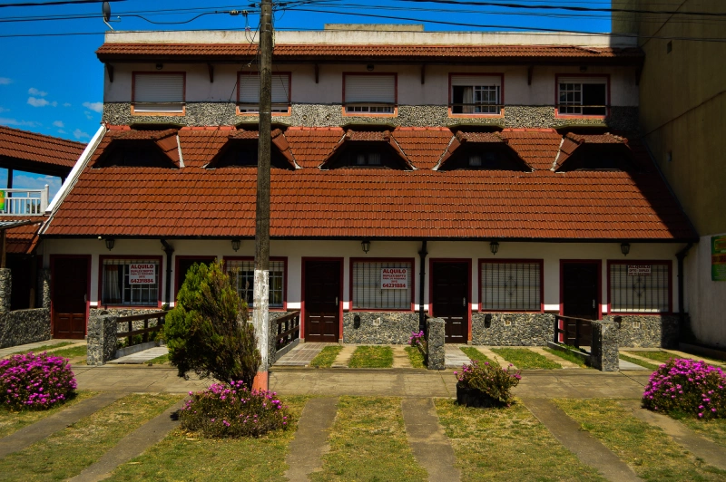 Cabañas del Atlántico. - A 2 cuadras del mar - a 1½ del centro peatonal - a 1½ de la plaza principal - Dúplex/Tríplex en San Clemente