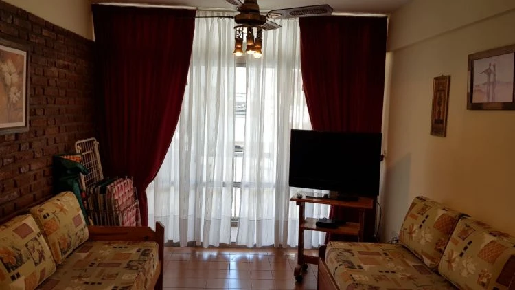 2 Ambientes en 1er Piso - Amplio Balcon - A 2 cuadras del mar - pleno centro - Departamento en San Bernardo