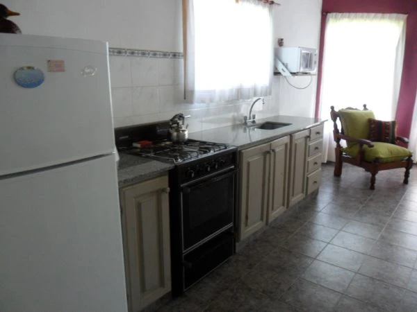 3 Ambientes Amplios - A ½ cuadras de la plaza - a ½ cuadras del centro asistencial - a menos de 3 cuadras del mar - Casa/Chalet en Mar de Cobo