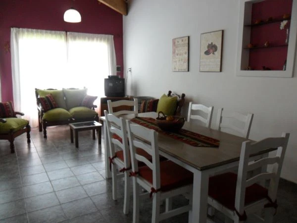 3 Ambientes Amplios - A ½ cuadras de la plaza - a ½ cuadras del centro asistencial - a menos de 3 cuadras del mar - Casa/Chalet en Mar de Cobo