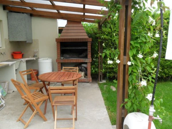 3 Ambientes Amplios - A ½ cuadras de la plaza - a ½ cuadras del centro asistencial - a menos de 3 cuadras del mar - Casa/Chalet en Mar de Cobo