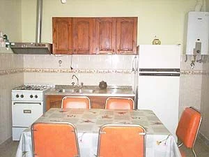 3 Ambientes en Planta Baja - Cochera Compartida - A 8 cuadras del mar - a 3 cuadras de Mar de Ajo - Departamento en San Bernardo