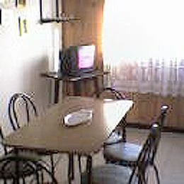 3 Ambientes en 1er Piso - Pleno Centro - Calle Asfaltada - A 3 cuadras del mar - a 6 cuadras de la peatonal - Departamento en Mar de Ajó