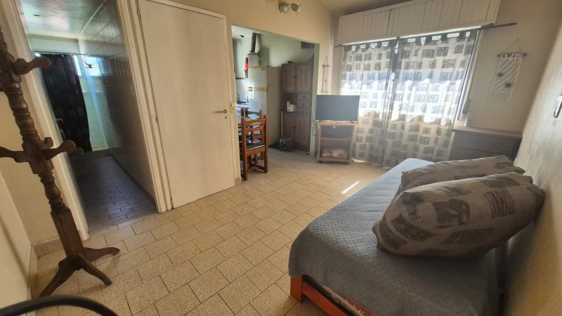 2 Amplios Ambientes - 1er Piso por Escalera Propia - A 1 cuadra del Mar - A 1 Cuadra del Centro Comercial - Excelente Ubicación - Departamento en La Lucila del Mar