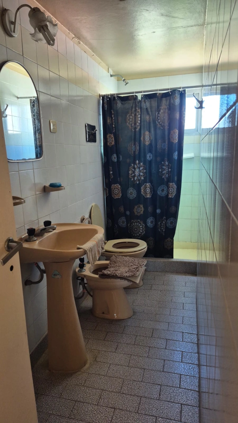 2 Amplios Ambientes - 1er Piso por Escalera Propia - A 1 cuadra del Mar - A 1 Cuadra del Centro Comercial - Excelente Ubicación - Departamento en La Lucila del Mar