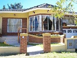 Elegancia y Confort - 4 Ambientes - Cochera Cubierta - Barrio San Rafael - A 5 cuadras del mar - Casa/Chalet en Mar de Ajó