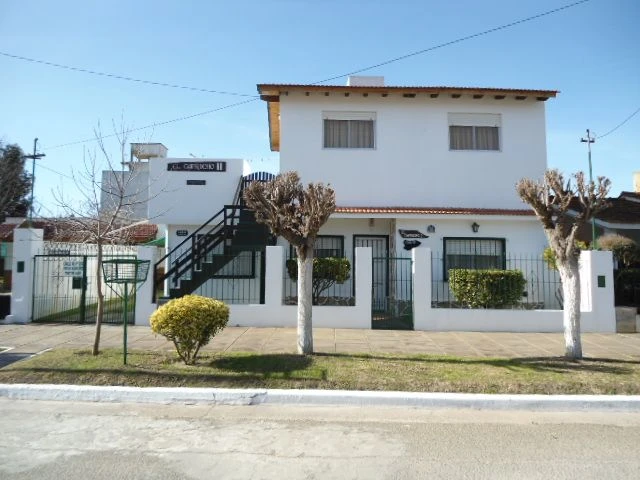 Los Caprichos - 3 Ambientes - Atendidos por sus Propios Dueños - Cochera Cubierta - A 2 cuadras del mar - mucha tranquilidad - Casa/Chalet en San Clemente