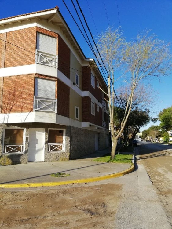 Complejo: 2½ Ambientes con Cochera Cerrada - Frente a la plaza - Departamento en La Lucila del Mar
