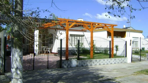 Casa 3 ambientes - Unidad Funcional 1 al frente hasta 5 Personas - A 2 cuadras de la peatonal - a 3 cuadras del mar - Casa/Chalet en Santa Teresita