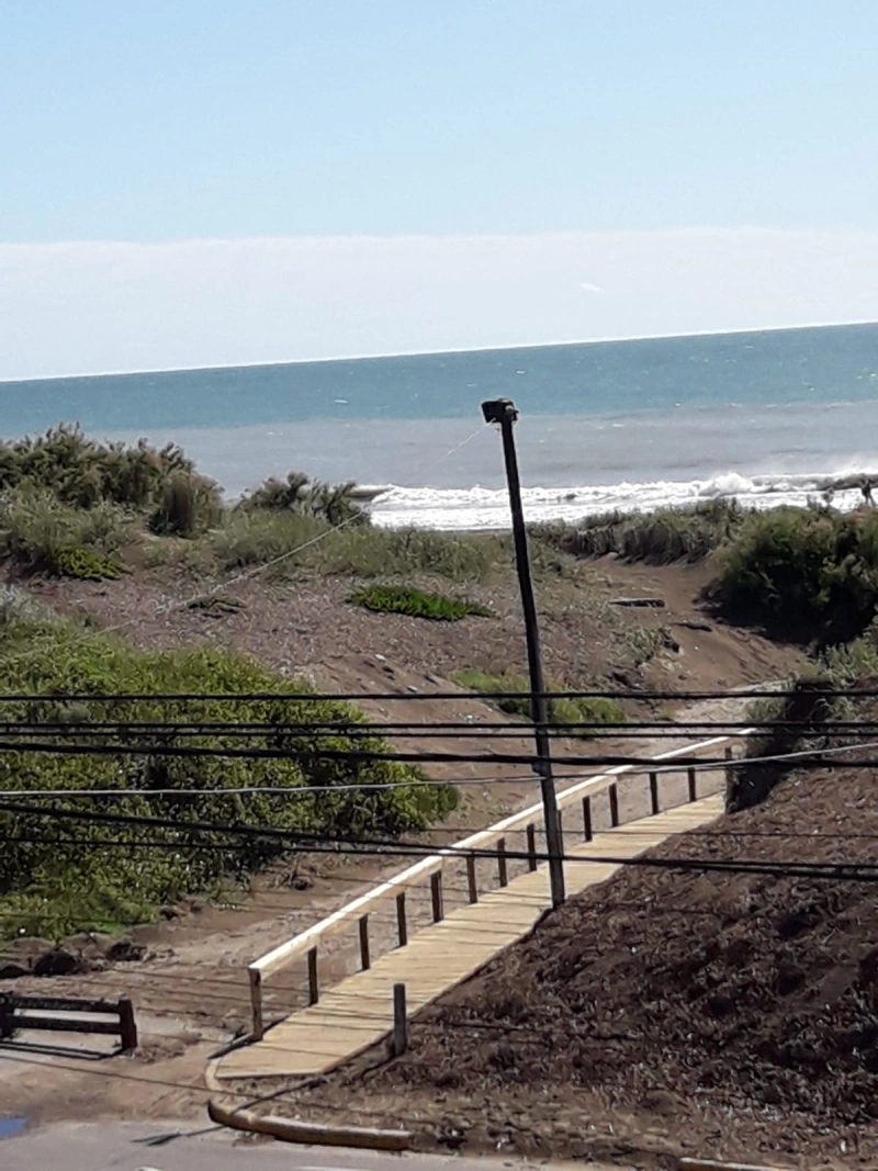 6 Ambientes - Frente al Mar - Detalles de Categoría - Cochera Cubierta - Frente al mar - a 4 cuadras del barrio San Rafael - a 1 cuadra del muelle - Casa/Chalet en Mar de Ajó