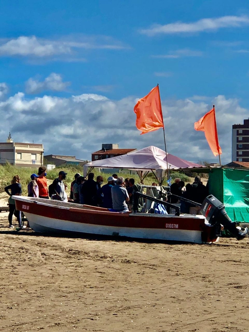 6 Ambientes - Frente al Mar - Detalles de Categoría - Cochera Cubierta - Frente al mar - a 4 cuadras del barrio San Rafael - a 1 cuadra del muelle - Casa/Chalet en Mar de Ajó