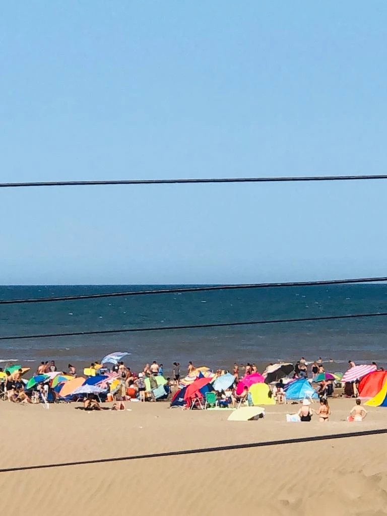 5 Ambientes  - Frente al Mar - Detalles de Categoría - Cochera Cubierta al Frente - Frente al mar - a 1 cuadra del centro comercial - a 1 cuadra del muelle - Casa/Chalet en Mar de Ajó