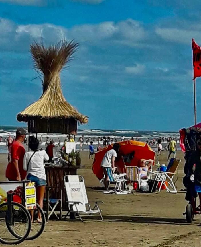 5 Ambientes  - Frente al Mar - Detalles de Categoría - Cochera Cubierta al Frente - Frente al mar - a 1 cuadra del centro comercial - a 1 cuadra del muelle - Casa/Chalet en Mar de Ajó