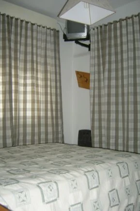 4 Ambientes Confortables - Entrada de Auto - A 3 cuadras del mar - a 2 cuadras del centro - 1½ de la terminal de omnibus - Casa/Chalet en La Lucila del Mar