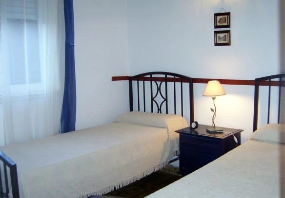 4 Ambientes Confortables - Entrada de Auto - A 3 cuadras del mar - a 2 cuadras del centro - 1½ de la terminal de omnibus - Casa/Chalet en La Lucila del Mar