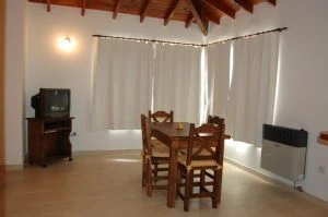 La Casita de PeñiWen - 2 Ambientes - Estacionamiento Individual Cubierto - Barrio San Rafael - A 6 cuadras de Av. Libertador - a 8 cuadras del mar - Casa/Chalet en Mar de Ajó