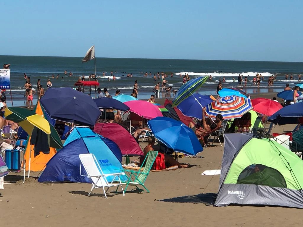 5 Ambientes - Detalles de Categoría en la mejor ubicación - A ½ cuadra del mar - a 2 cuadras de la peatonal - a 3 cuadras del supermecado Coto. - Casa/Chalet en Mar de Ajó