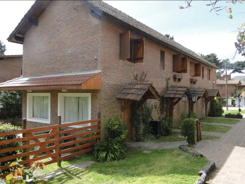 Complejo Centauro - A cuatro cuadras de la Av. Bunge (principal) y a siete cuadras del mar. - Dúplex/Tríplex en Pinamar