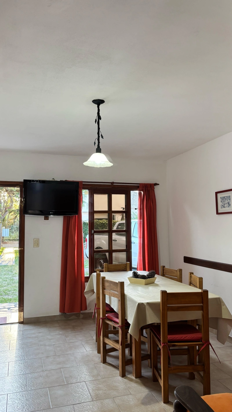 4 Ambientes - Entrada de Auto - Atendido por sus Dueños - A 3 cuadras del mar - Dúplex/Tríplex en La Lucila del Mar