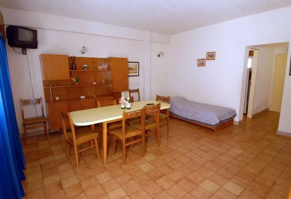 Complejo Los Amigos - 4 Ambientes con Vista al Mar - Cochera Cubierta - Barrio el Silvio - A ½ cuadra de la playa - Dúplex/Tríplex en Mar de Ajó