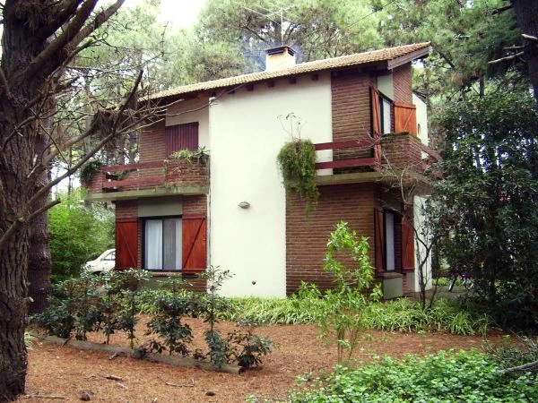 Chalet de 2 plantas - A 2 cuadras del mar - Casa/Chalet en Costa del Este