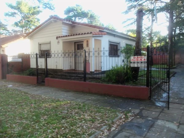 3 Ambientes en Amplio Terreno Arbolado de Pinos - Entrada para Auto - A 4 cuadras del centro y a 5 cuadras del mar - Casa/Chalet en San Bernardo
